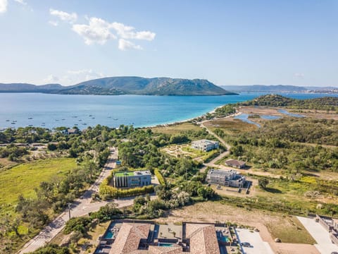 Property building, Nearby landmark, Day, Neighbourhood, Natural landscape, Bird's eye view, Summer, Garden, Beach, City view, Lake view, Mountain view, Sea view, Street view