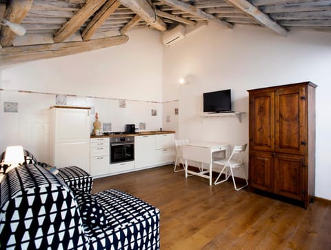 Kitchen or kitchenette, Living room