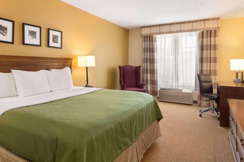 Country Inn & Suites by Radisson, Salina, KS Hotel in Salina