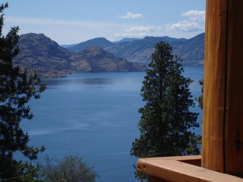 PineWood Guesthouse Bed and Breakfast in Peachland