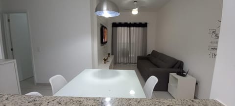 Apartamento em Ubatuba - Praia Grande com Wifi gratuito, rede de proteção e todo conforto que você merece Condominio in Ubatuba
