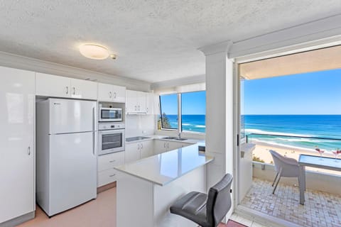 Southern Cross Beachfront Holiday Apartments Aparthotel in Burleigh Heads