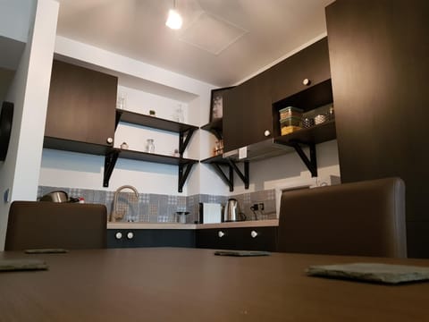 Kitchen or kitchenette, Dining area, dishwasher, minibar, stove