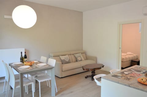 Spring, Day, Kitchen or kitchenette, Living room, Dining area