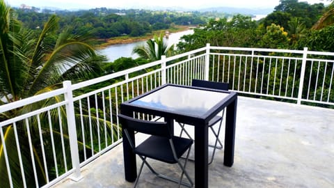 View (from property/room), Balcony/Terrace, Dining area, River view