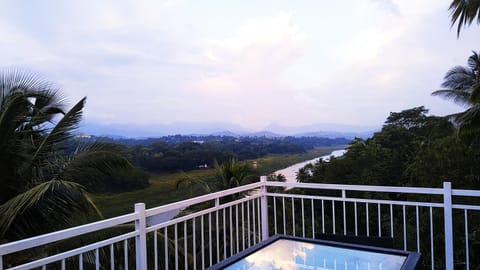 View (from property/room), Balcony/Terrace, River view