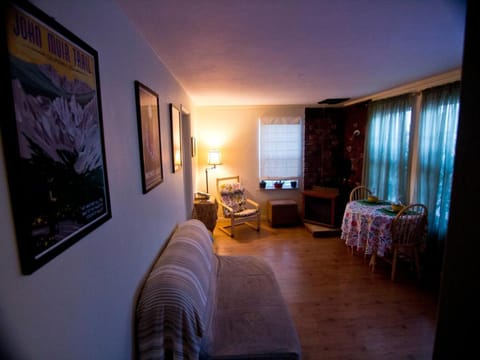 Cozy Muir Cottage - In Town - Pet Friendly Maison in Lone Pine