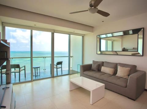 Ocean view 3 bedroom condo! Infinity pool Condo in Cancun