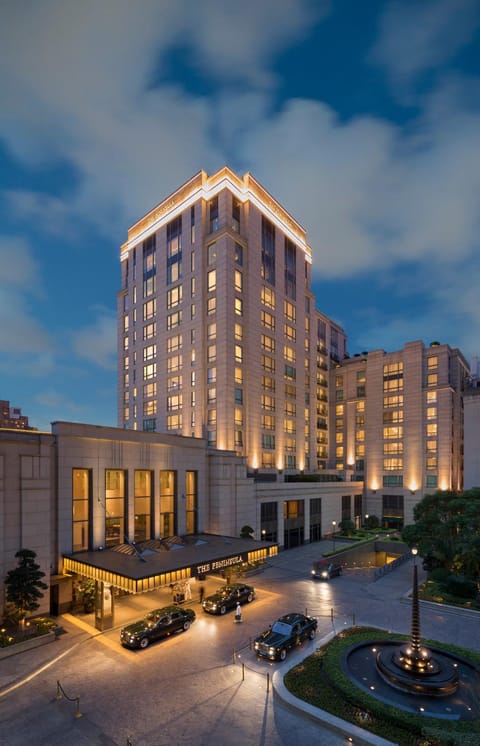 Property building, Facade/entrance, Night