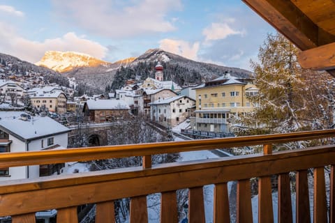 Winter, Balcony/Terrace, Mountain view