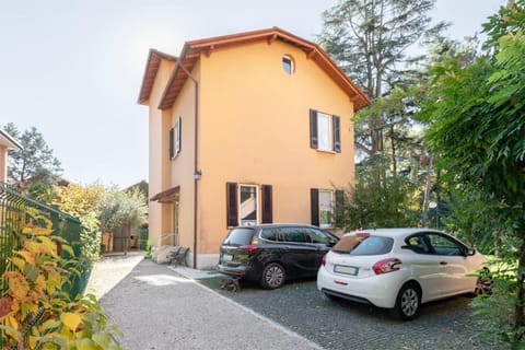 Facade/entrance, Spring, Garden