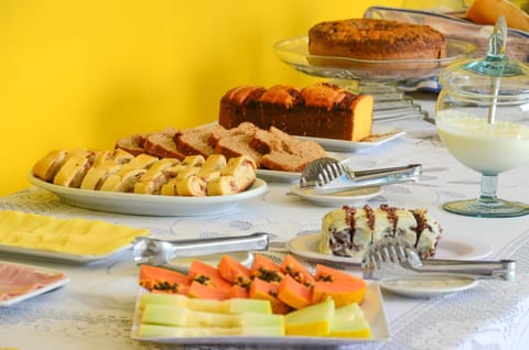 Food and drinks, Breakfast, Continental breakfast, Buffet breakfast