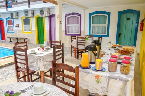 Food and drinks, Dining area, Pool view, Breakfast