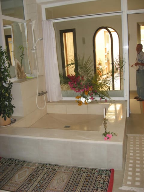 Bathroom, Decorative detail, Bath