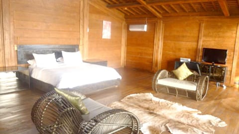 4 bedrooms villa with sea view private pool and furnished garden at Kabupaten de Tabanan Chalet in West Selemadeg