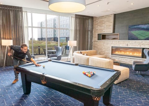 Billiard, Game Room