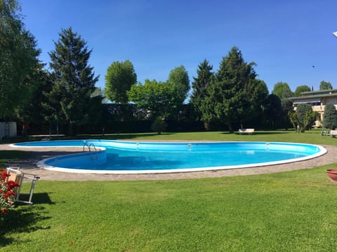 Day, Garden, Garden view, Pool view, Swimming pool, sunbed