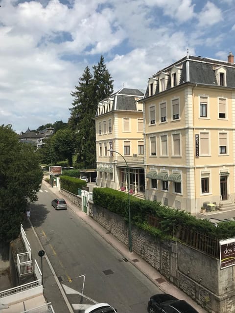 Property building, Neighbourhood, Street view