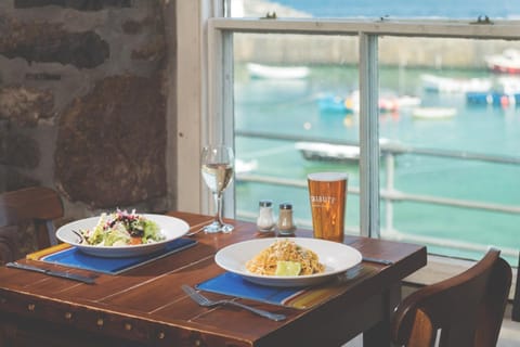 The Ship Inn Auberge in Mousehole