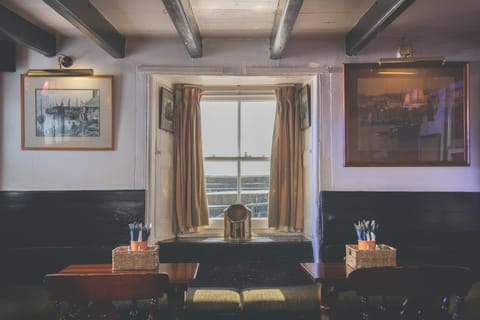 The Ship Inn Auberge in Mousehole