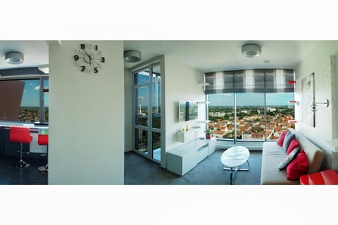 Day, Summer, Living room, On site, City view, Garden view, Landmark view, River view, Sea view, Street view