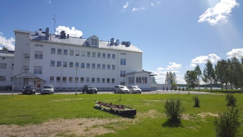 Property building, Facade/entrance, Summer