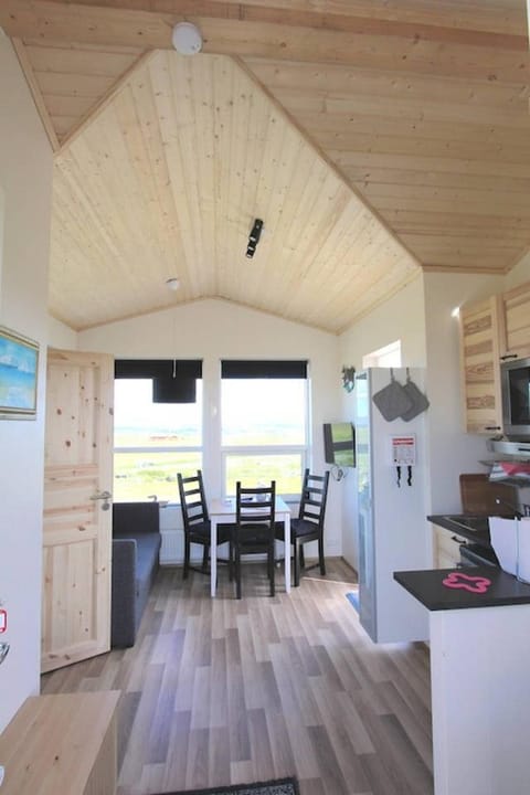 Dining area, kitchen