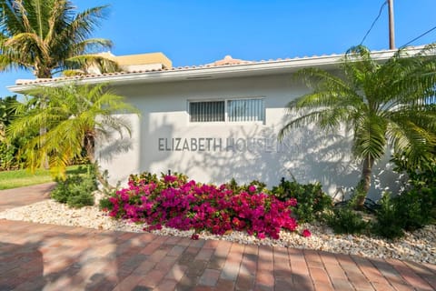 Elizabeth House Inn Condominio in Deerfield Beach