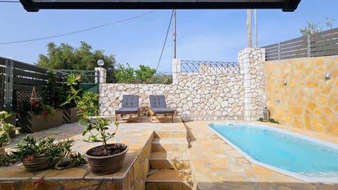 Villa Apoplous with pool Chalet in Asos