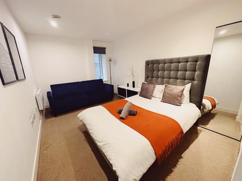 Newcastle Quayside - Sleeps 8 - Central Location - Parking Space Included Condo in Gateshead