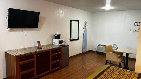 New American Inn & Suites Motel in Anaheim Hills