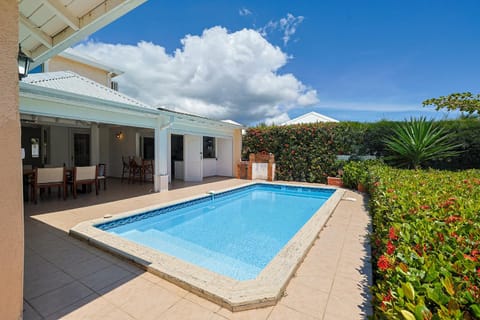 Villa Rivage de 4 ch "les pieds dans l'eau" a Baie Nettle Chalet in Sint Maarten
