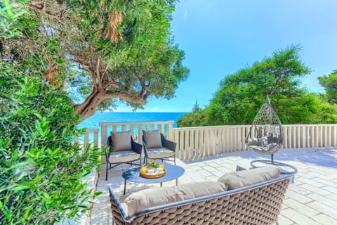 Patio, Day, Natural landscape, Balcony/Terrace, Seating area, Sea view
