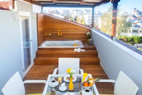 Spring, Day, Summer, Hot Tub, Balcony/Terrace, Dining area, Autumn, Non alcoholic drinks