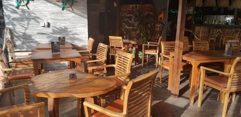 Tiki bar and more Übernachtung mit Frühstück in Nusapenida