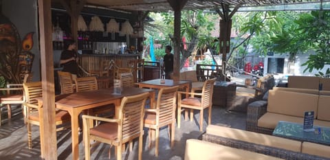 Tiki bar and more Übernachtung mit Frühstück in Nusapenida