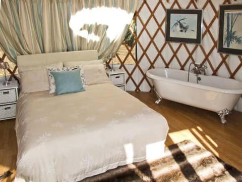 The Lakeside Yurt Casa in Wychavon District