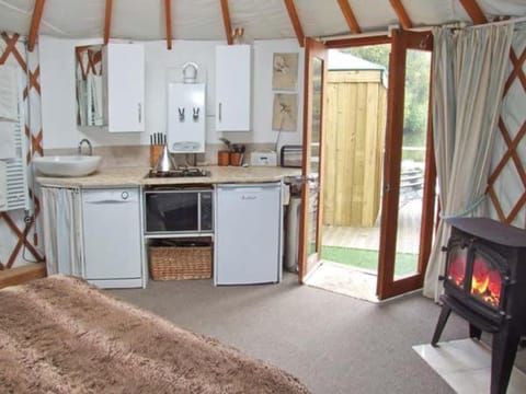 The Lakeside Yurt House in Wychavon District