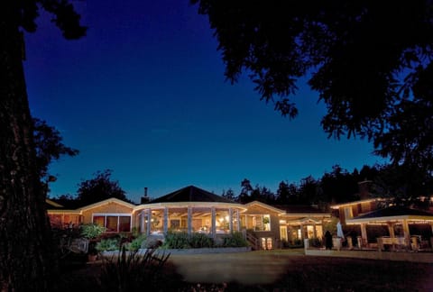 Restaurant/places to eat, Garden, Library, On-site shops, Lobby or reception, Lounge or bar, Spa and wellness centre/facilities, Business facilities, Garden view, Sea view