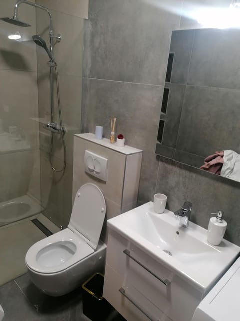 4 apartmens private pool 20people max Condominio in Split-Dalmatia County