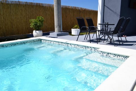 4 apartmens private pool 20people max Condominio in Split-Dalmatia County