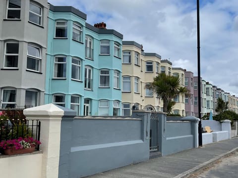 Wavecrest House in Pwllheli