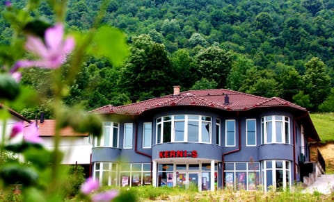 Facade/entrance, City view, Mountain view, River view, Street view, Supermarket/grocery shop