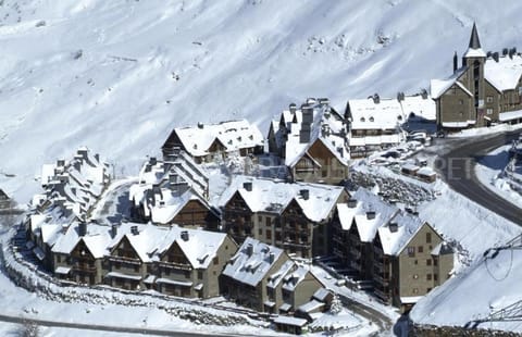 Property building, Day, Natural landscape, Bird's eye view, Winter