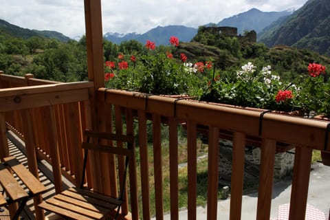 Balcony/Terrace, Mountain view