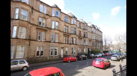 Facade/entrance, Neighbourhood, On site, Street view, Street view, Quiet street view