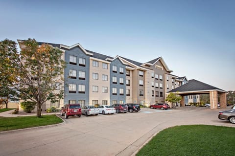 Staybridge Suites - Cedar Rapids North, an IHG Hotel Hotel in Cedar Rapids
