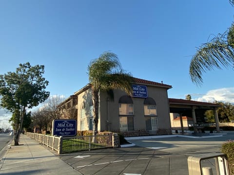 Mid City Inn & Suites Pico Rivera Hotel in Downey