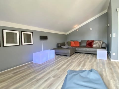 TV and multimedia, Living room, Seating area