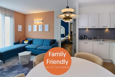 Living room, Bedroom, group of guests, Family, locker, kitchen